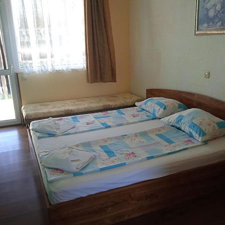 Стаи За Гости Нептун Tsarevo Exterior foto