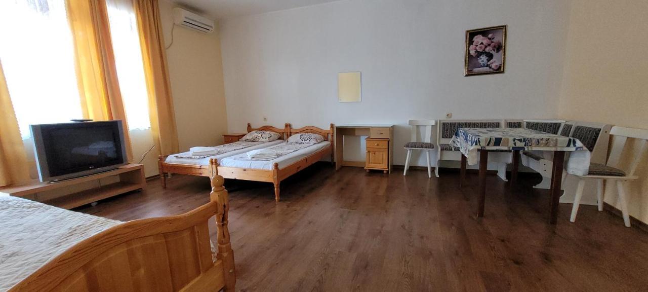 Стаи За Гости Нептун Tsarevo Exterior foto